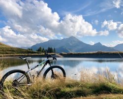 Mountainbike vor See